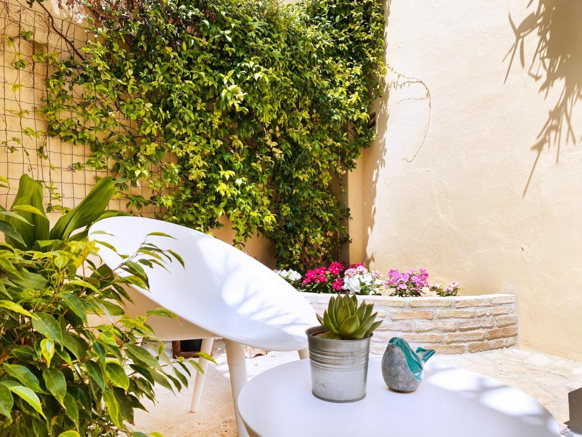 Lucenova Suite Guest-House Cagliari Exteriör bild